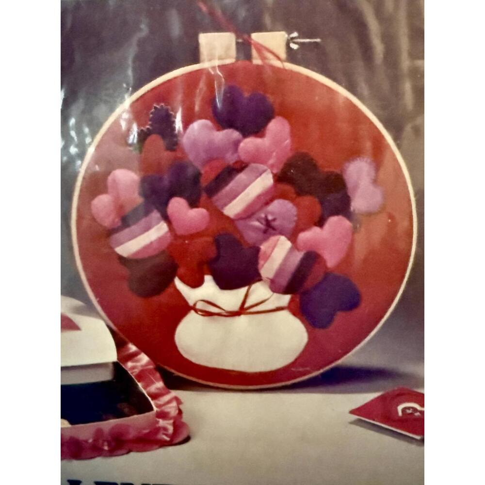 Vintage Valentine Bouquet Embroidery Applique Quilt Pattern Kit 1983 Uncut FF